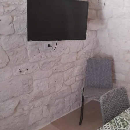 Trullo Scrascia. * Ceglie Messapica